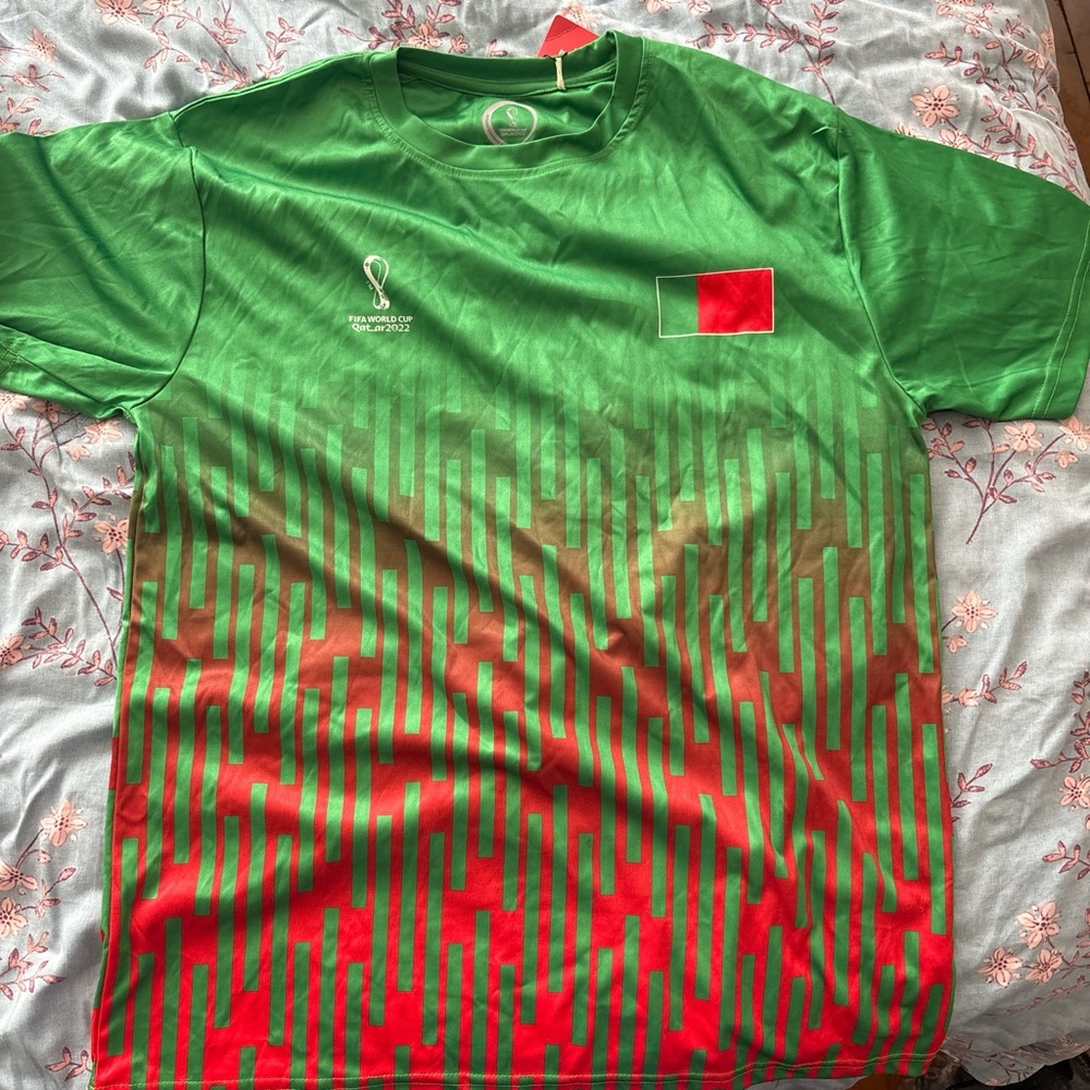 Green and Red Men's Short Sleeve Tee